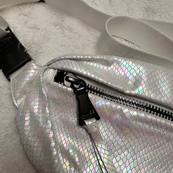 Aimee Kestenberg Leather Convertible Milan Belt Bag Hologram Snake Iridescent - Picture 3 of 16